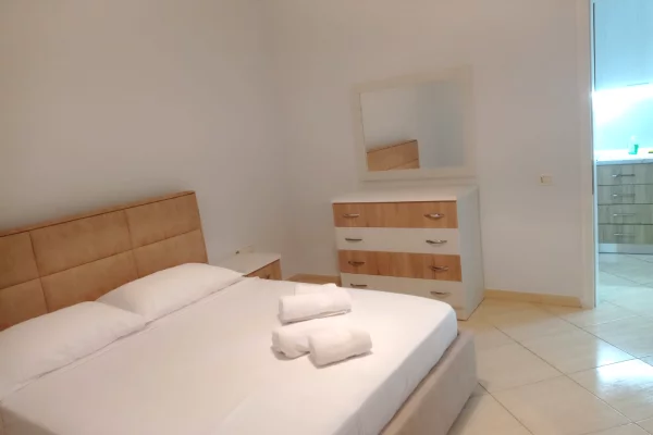 Shtepi me qera Apartament ne Tirane, 2+1, Mobilimi E mobiluar, Pagesa 52,000  Leke.