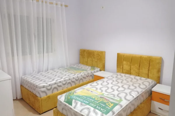 Shtepi me qera Apartament ne Tirane, 2+1, Mobilimi E mobiluar, Pagesa 52,000  Leke.