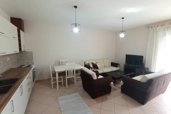Shtepi me qera Apartament ne Tirane, 2+1, Mobilimi E mobiluar, Pagesa 65,000  Leke.