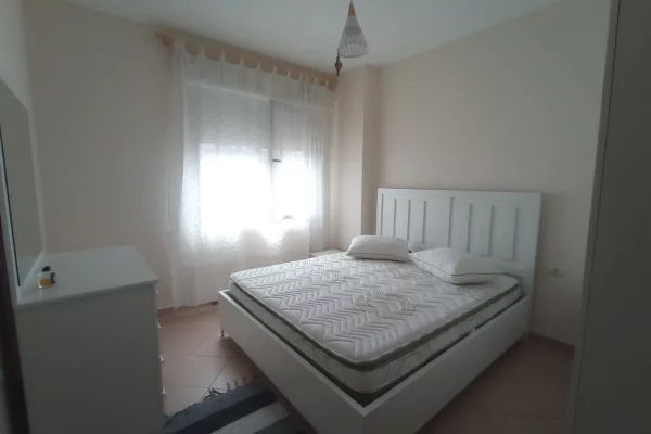 Shtepi me qera Apartament ne Tirane, 2+1, Mobilimi E mobiluar, Pagesa 65,000  Leke.