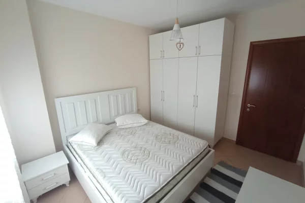 Shtepi me qera Apartament ne Tirane, 2+1, Mobilimi E mobiluar, Pagesa 65,000  Leke.