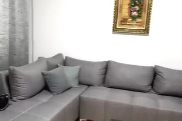 🏢Ne zonen e 5 Majit,jepet me qera apartament 1+1 i mobiluar.50,000 Leke 