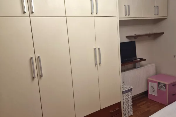 Shtepi me qera Apartament ne Tirane, 2+1, Mobilimi E mobiluar, Pagesa 90,000  Leke.