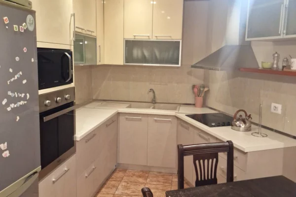 Shtepi me qera Apartament ne Tirane, 2+1, Mobilimi E mobiluar, Pagesa 90,000  Leke.