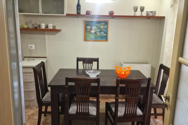 Shtepi me qera Apartament ne Tirane, 2+1, Mobilimi E mobiluar, Pagesa 90,000  Leke.
