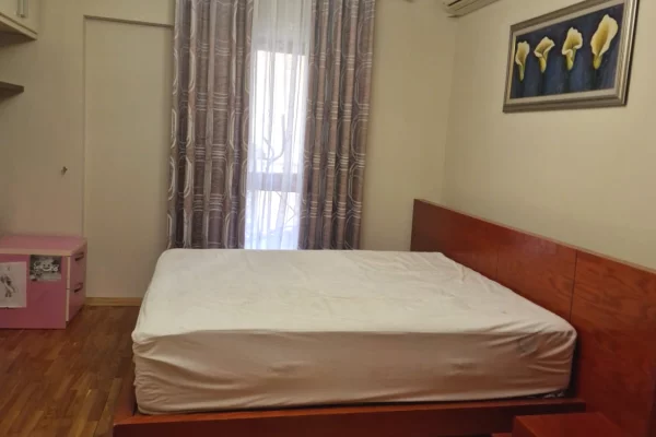 Shtepi me qera Apartament ne Tirane, 2+1, Mobilimi E mobiluar, Pagesa 90,000  Leke.
