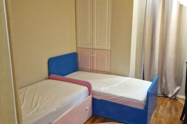 Shtepi me qera Apartament ne Tirane, 2+1, Mobilimi E mobiluar, Pagesa 90,000  Leke.
