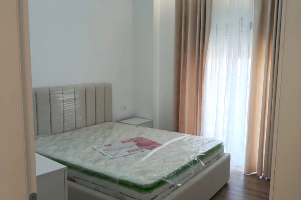 Shtepi me qera Apartament ne Tirane, 2+1, Mobilimi E mobiluar, Pagesa 50,000  Leke.