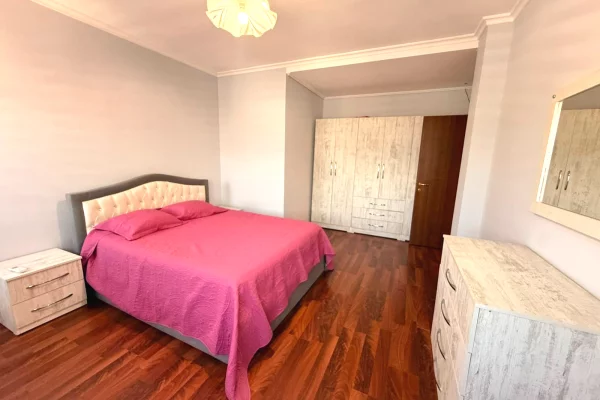 Shtepi me qera Apartament ne Tirane, 2+1, Mobilimi E mobiluar, Pagesa 900  Euro.