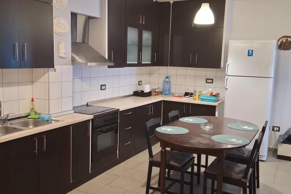 Shtepi me qera Apartament ne Tirane, 2+1, Mobilimi E mobiluar, Pagesa 720  Euro.