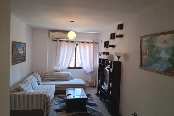 Shtepi me qera 2+1 ne Tirane - 720 Euro