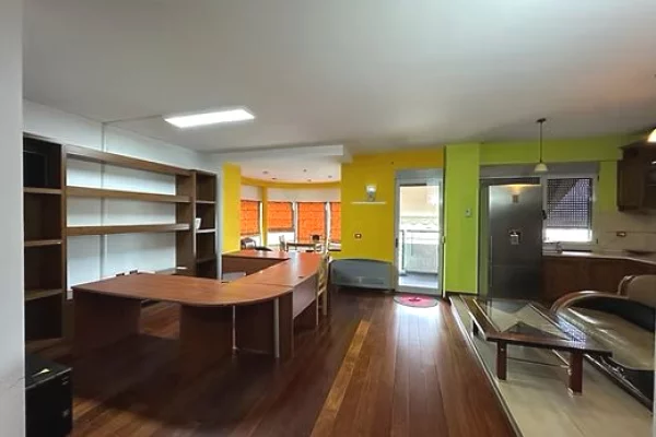 Ambient biznesi me qera 3+1 ne Tirane - 120,000 Leke