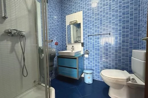 🏢 Rr. e Dibres, Kompleksi Halili – Jepet me qira ambient per zyra me siperfaqe 120 m2. 120,000 Lek
