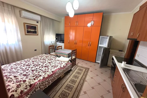 Shtepi me qera Apartament ne Tirane, Garsoniere, Mobilimi E mobiluar, Pagesa 40,000  Leke.