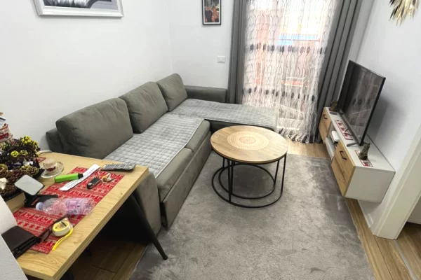 🏢Ne zonen e Ali Demit,Kompleksi Mangalem,jepet me qera apartament1+1,i mobiluar.: 40,000Leke 