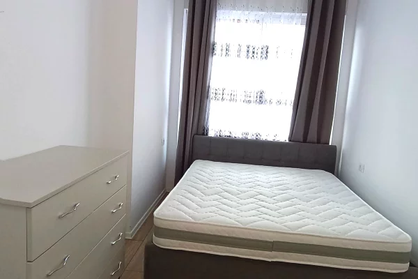 Shtepi me qera Apartament ne Tirane, 1+1, Mobilimi E mobiluar, Pagesa 40,000  Leke.