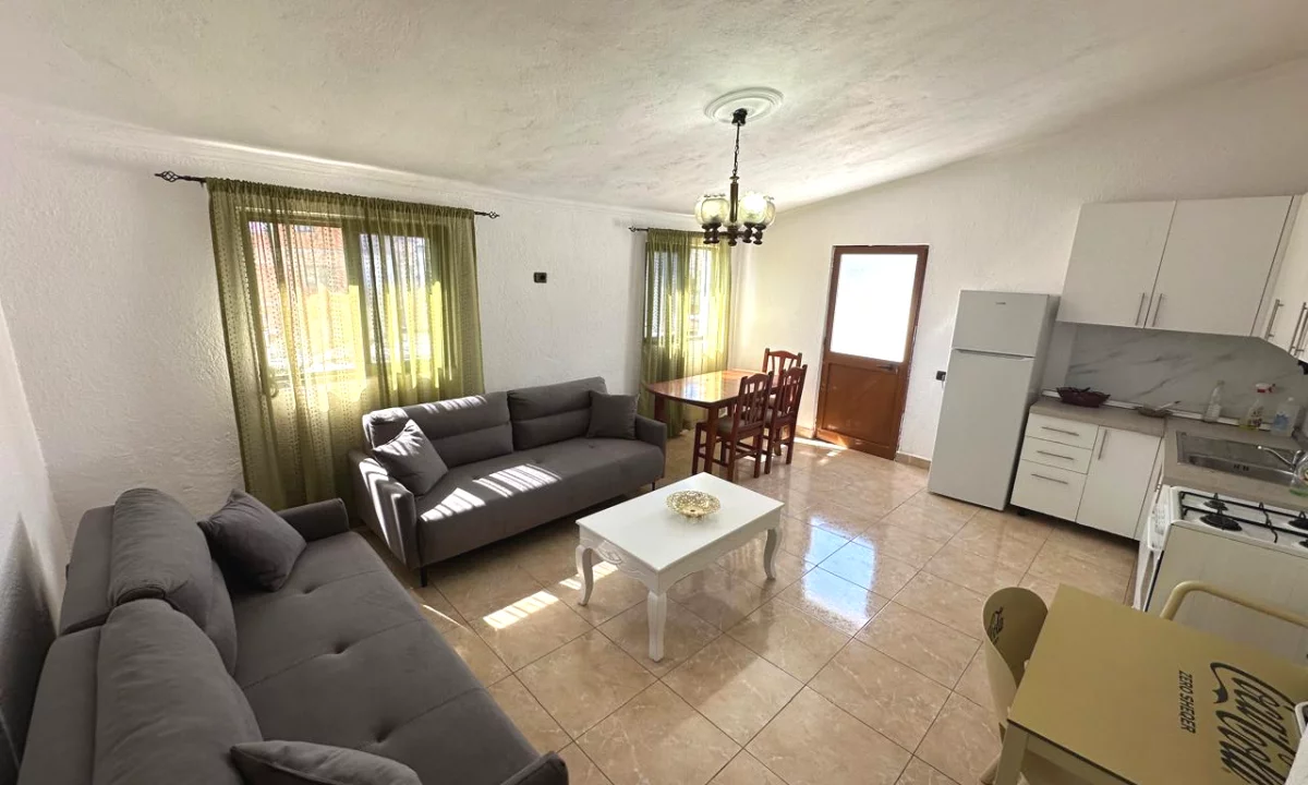 Shtepi me qera Apartament ne Tirane, 2+1, Mobilimi E mobiluar, Pagesa 50,000  Leke.