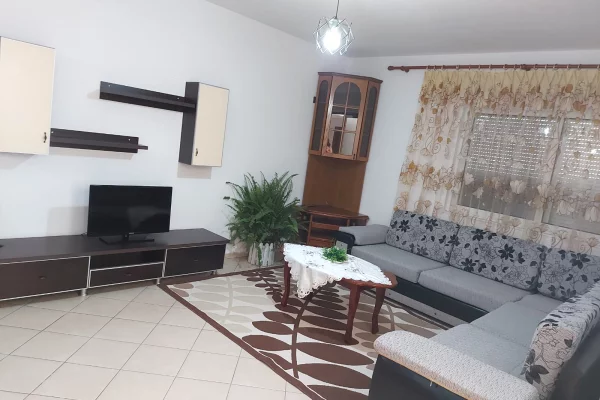 Shtepi me qera Vila Luksoze ne Tirane, 2+1, Mobilimi E mobiluar, Pagesa 50,000  Leke.
