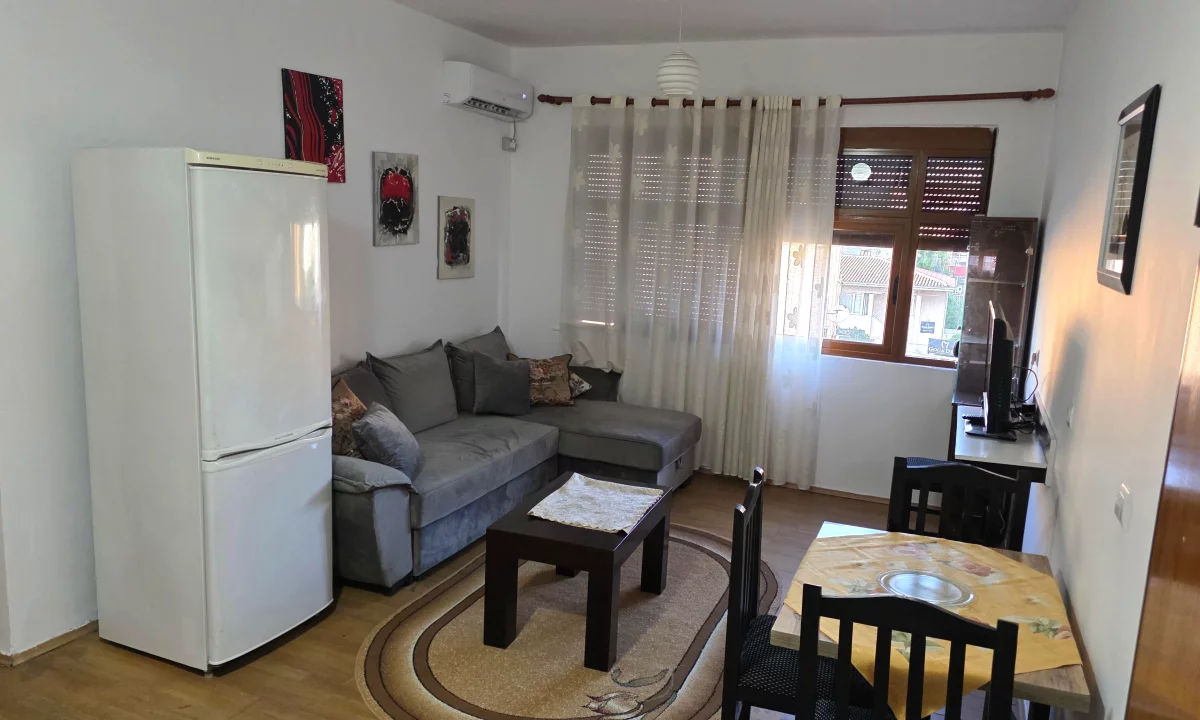 Shtepi me qera Apartament ne Tirane, 3+1, Mobilimi E mobiluar, Pagesa 50,000  Leke.