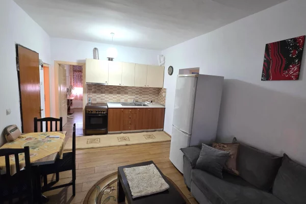 Shtepi me qera Apartament ne Tirane, 3+1, Mobilimi E mobiluar, Pagesa 50,000  Leke.