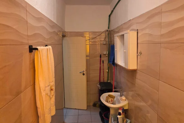 Shtepi me qera Apartament ne Tirane, 3+1, Mobilimi E mobiluar, Pagesa 50,000  Leke.