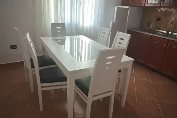 Shtepi me qera Vila Luksoze ne Tirane, 2+1, Mobilimi E mobiluar, Pagesa 40,000  Leke.