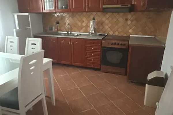 Shtepi me qera Vila Luksoze ne Tirane, 2+1, Mobilimi E mobiluar, Pagesa 40,000  Leke.