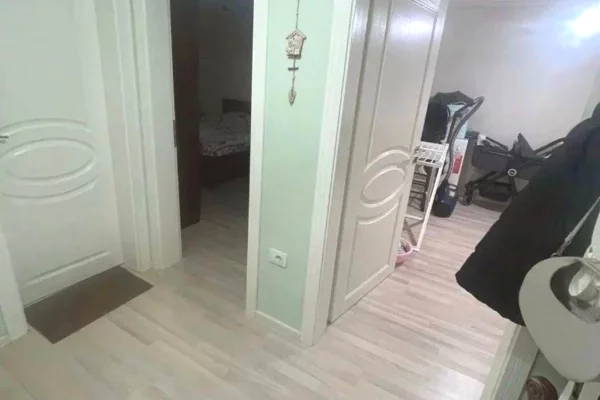 Shtepi me qera Apartament ne Tirane, 2+1, Mobilimi E mobiluar, Pagesa 50,000  Leke.