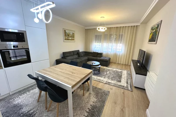 Shtepi me qera Apartament ne Tirane, 2+1, Mobilimi E mobiluar, Pagesa 1,000  Euro.