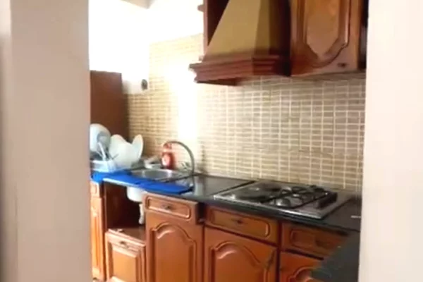 Shtepi me qera Apartament ne Tirane, 2+1, Mobilimi E mobiluar, Pagesa 50,000  Leke.
