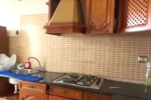 Shtepi me qera Apartament ne Tirane, 2+1, Mobilimi E mobiluar, Pagesa 50,000  Leke.