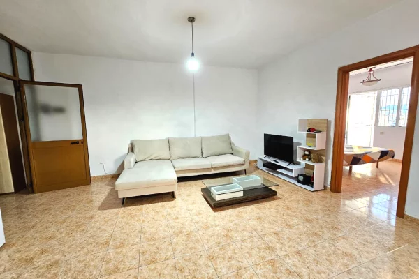 Rruga Dritan Hoxha jepet me qera apartament 2+1,i mobiluar.55,000Leke   