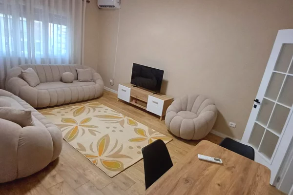 Appartamento in affitto a Tirana 2+1, Arredato