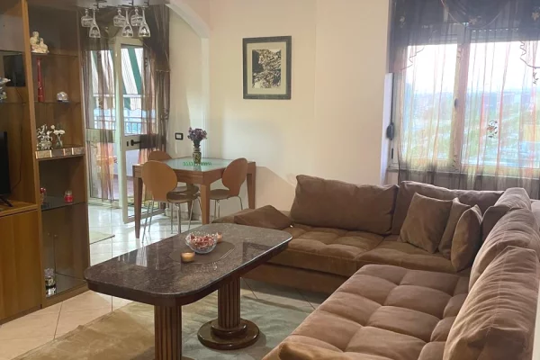 Shtepi me qera 2+1 ne Tirane - 800 Euro
