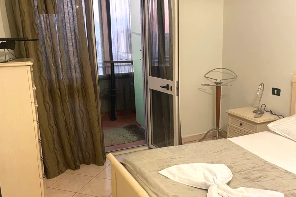 Shtepi me qera Apartament ne Tirane, 2+1, Mobilimi E mobiluar, Pagesa 800  Euro.