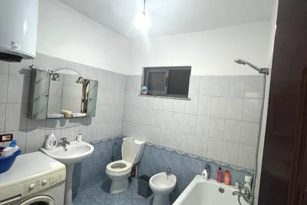 Shtepi me qera Apartament ne Tirane, 1+1, Mobilimi E mobiluar, Pagesa 45,000  Leke.