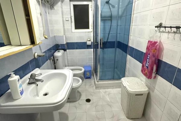Shtepi me qera Apartament ne Tirane, 1+1, Mobilimi E mobiluar, Pagesa 35,000  Leke.