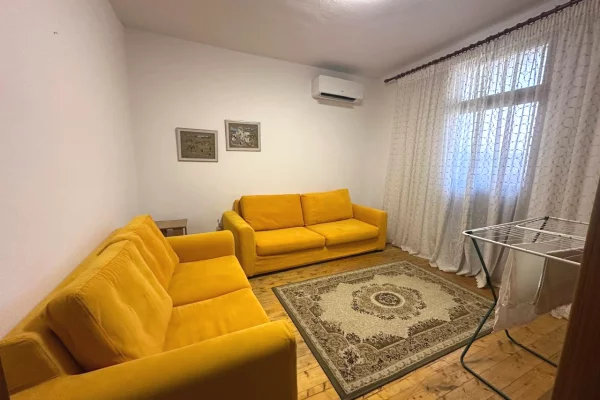 Shtepi me qera 1+1 ne Tirane - 50,000 Leke