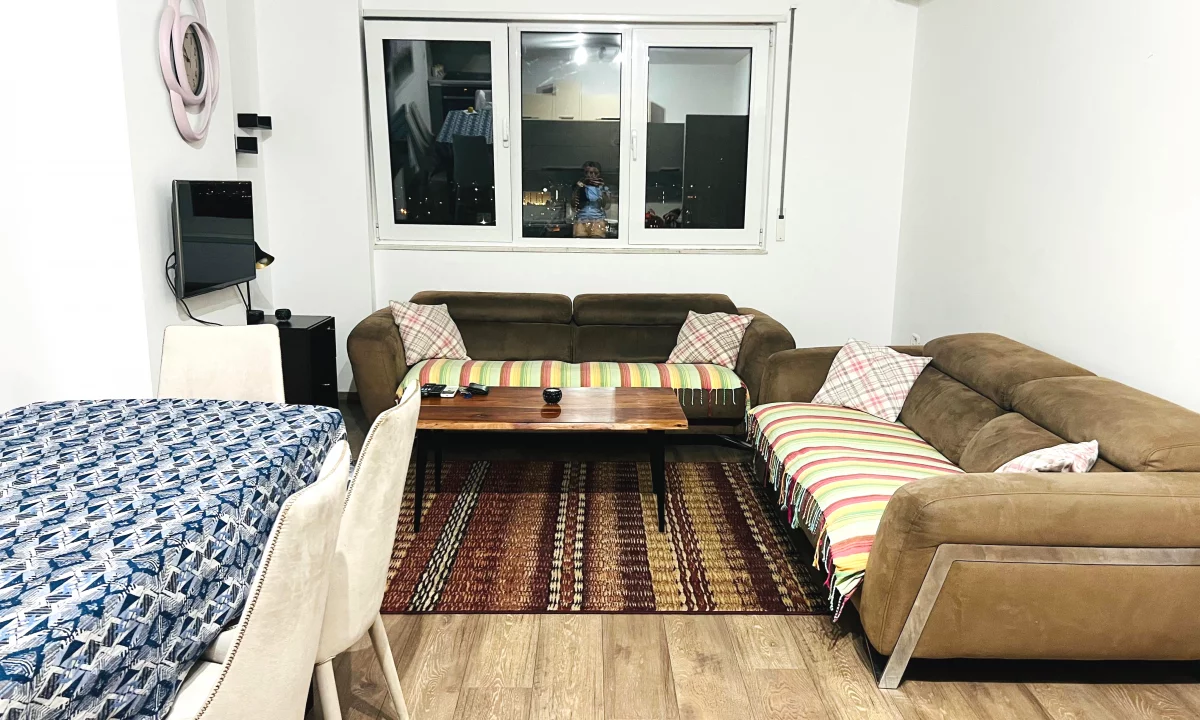 Shtepi me qera Apartament ne Tirane, 2+1, Mobilimi E mobiluar, Pagesa 700  Euro.