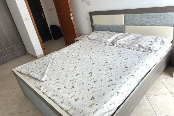 Shtepi me qera Apartament ne Tirane, 2+1, Mobilimi E mobiluar, Pagesa 65,000  Leke.