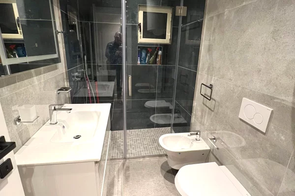Shtepi me qera Apartament ne Tirane, 2+1, Mobilimi E mobiluar, Pagesa 70,000  Leke.
