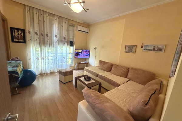 Shtepi me qera 1+1 ne Tirane - 50,000 Leke
