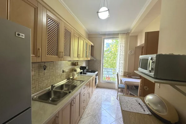 Shtepi me qera Apartament ne Tirane, 1+1, Mobilimi E mobiluar, Pagesa 50,000  Leke.