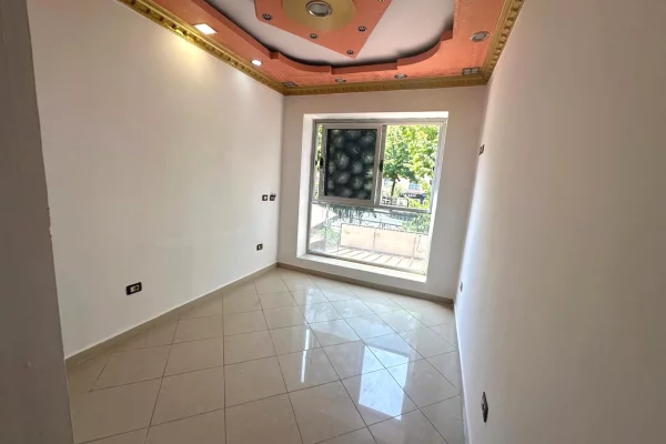 Ambient biznesi ne shitje 3+1 ne Tirane - 220,000 Euro