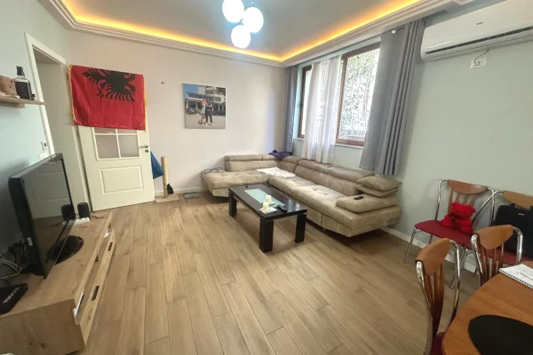 Villa di lusso in affitto a Tirana 1+1, Arredato