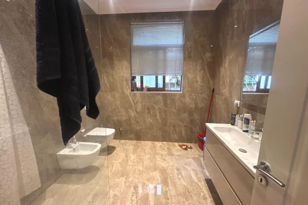 Villa di lusso in affitto a Tirana 1+1, Arredato