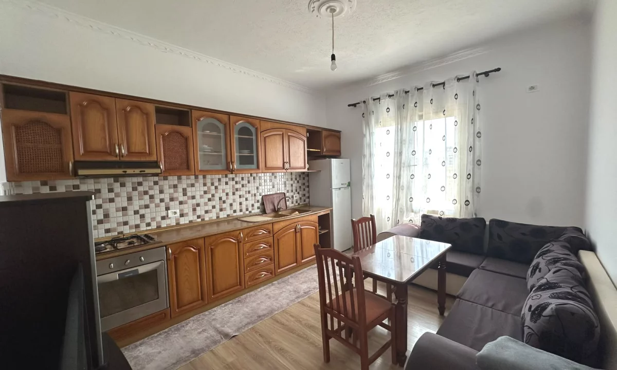Shtepi me qera Vila Luksoze ne Tirane, 2+1, Mobilimi E mobiluar, Pagesa 40,000  Leke.