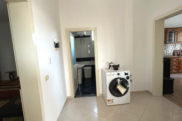 Shtepi me qera Vila Luksoze ne Tirane, 2+1, Mobilimi E mobiluar, Pagesa 40,000  Leke.