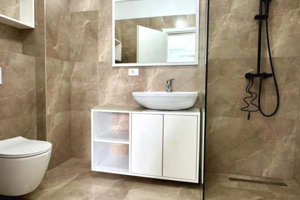Shtepi ne shitje Apartament ne Tirane, 2+1, Mobilimi E mobiluar, Pagesa 278,000  Euro.