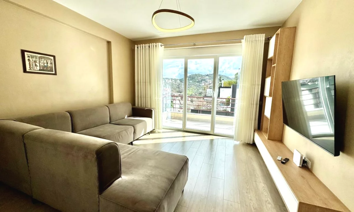 Shtepi ne shitje Apartament ne Tirane, 2+1, Mobilimi E mobiluar, Pagesa 278,000  Euro.